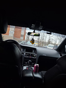 Audi Q7 3.0 дизель 171 кВт (2 фото из 9)