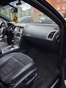 Audi Q7 3.0 дизель 171 кВт (9 фото из 9)