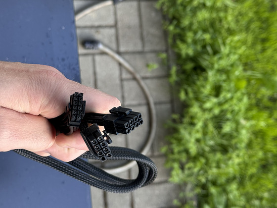 2x8 pin pcie - 12VHPWR. Thermaltake.