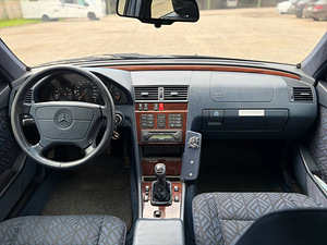 MERCEDES-BENZ C 180 (5 фото из 9)