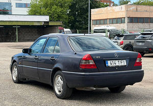 MERCEDES-BENZ C 180 (6 фото из 9)