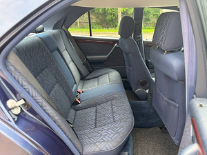 MERCEDES-BENZ C 180 (7 фото из 9)