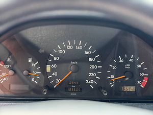 MERCEDES-BENZ C 180 (9 фото из 9)