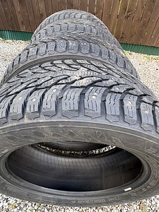 Nokian Hakkapeliitta 9 SUV 235/55/R18 (2 фото из 5)