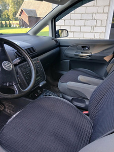 VW SHARAN (6 фото из 6)