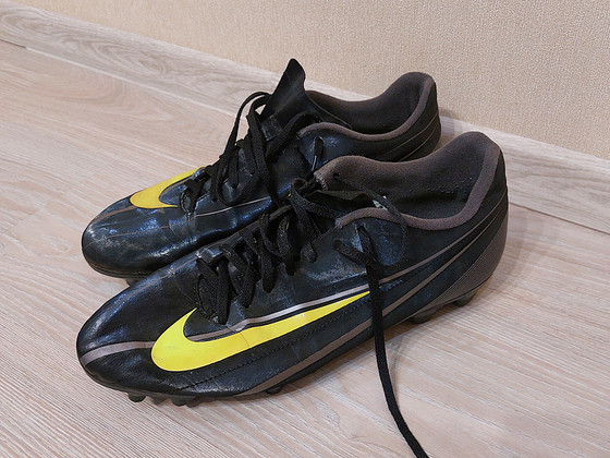 Бутсы Nike (футбольные шиповки) размер EUR 47