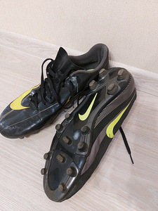 Nike jalgpallijalatsid (jalgpallinagadega) suurus EUR 47 (2 foto / 6)