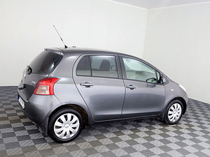 Toyota Yaris Linea Sol A-C 1.3 64kW (3 фото из 8)