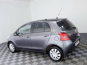 Toyota Yaris Linea Sol A-C 1.3 64kW (4 фото из 8)