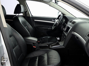 Skoda Octavia Highline Facelift ATM 2.0 TDI 103kW (6 фото из 8)