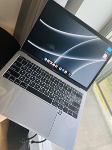 MacBook Pro 13” 2017 | Intel Core i5 | 8 GB RAM | 256 GB SSD (1 foto / 4)