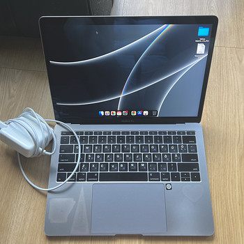 MacBook Pro 13” 2017 | Intel Core i5 | 8 ГБ RAM | 256 ГБ SSD