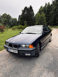 BMW 318i 1992 E36 (1 фото из 15)