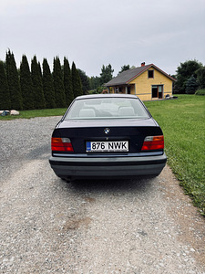 BMW 318i 1992 E36 (3 фото из 15)