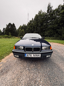 BMW 318i 1992 E36 (2 фото из 15)