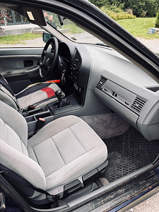 BMW 318i 1992 E36 (12 фото из 15)