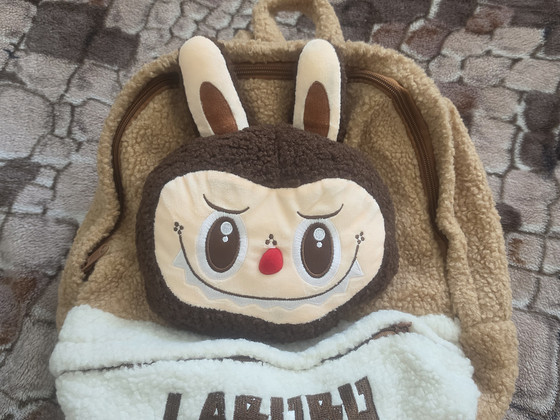 Seljakott Labubu
