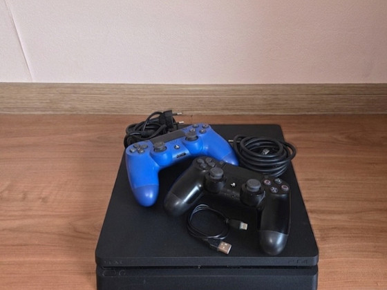 PlayStation 4 Slim 500GB komplekt
