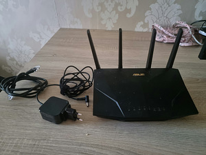 WiFi-роутер Asus (1 фото из 3)