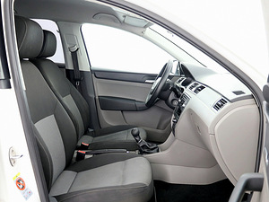 SEAT Toledo Comfortline 1.2 77kW (6 фото из 7)