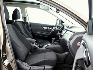 Nissan Qashqai Tekna ATM 1.2 85kW (6 фото из 9)