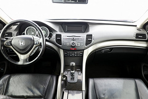 Honda Accord Luxury ATM 2.4 148kW (5 фото из 7)