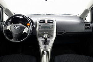 Toyota Auris Linea Sol ATM 1.6 91kW (5 фото из 8)