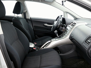 Toyota Auris Linea Sol ATM 1.6 91kW (6 фото из 8)