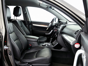 Kia Sorento Luxury 4x4 ATM 2.2 CRDi 145kW (6 фото из 7)