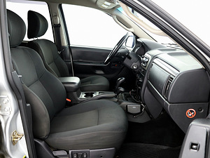 Jeep Grand Cherokee Laredo ATM 2.7 CRD 120kW (6 фото из 8)