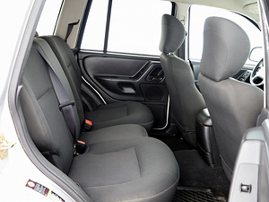 Jeep Grand Cherokee Laredo ATM 2.7 CRD 120kW (7 фото из 8)