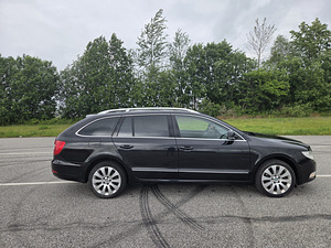 Skoda Superb 2011 2.0 125 кВт (2 фото из 12)