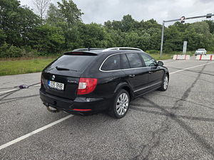 Skoda Superb 2011 2.0 125 кВт (3 фото из 12)
