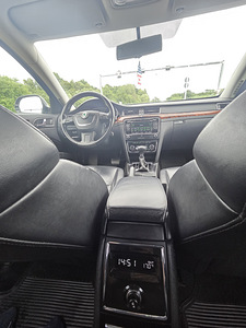 Skoda Superb 2011 2.0 125 кВт (7 фото из 12)