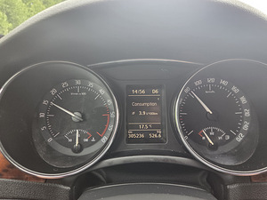 Skoda Superb 2011 2.0 125 кВт (12 фото из 12)