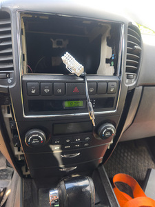 Kia Sorento на запчасти (8 фото из 10)