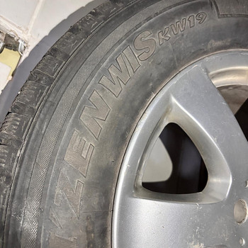 Зимняя резина 235/65/R17 на дисках
