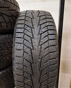 215 60 R 16 Hankook Winter Icept IZ2 (2 фото из 4)