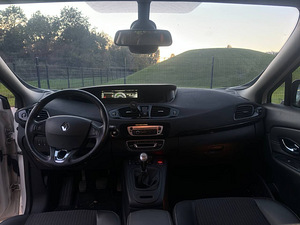 Renault Grand Scenic 3 (7 фото из 9)