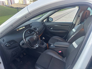 Renault Grand Scenic 3 (8 фото из 9)