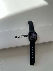 Apple Watch SE (1 фото из 4)