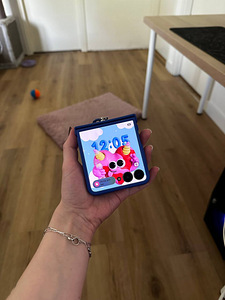 Samsung Galaxy Flip7 512GB (2 foto / 3)
