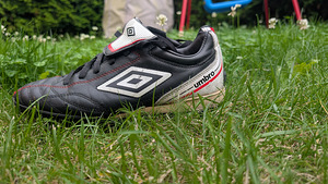 Футбольные бутсы Umbro, размер 41 (2 фото из 6)