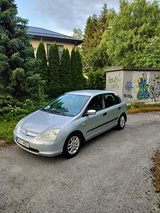 Honda Civic с неисправной задней подвеской (1 фото из 2)