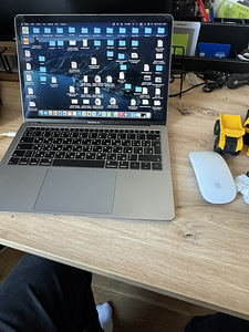 MacBook Air 13" 2019, i5 8 ГБ/128 ГБ (6 фото из 7)