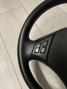 Рулевое колесо BMW e90 (2 фото из 7)