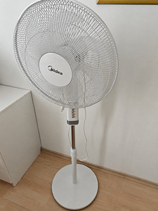 Напольный вентилятор Midea, отличное состояние (1 фото из 1)