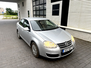 Volkswagen Jetta (1 foto / 15)