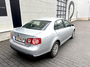 Volkswagen Jetta (2 foto / 15)
