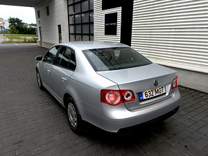 Volkswagen Jetta (4 foto / 15)